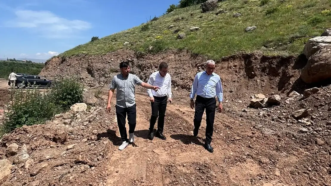 Kağızman Belediyesi Aşağı Kümbet Mahallesi'nde Sulama Kanalı Çalışmalarını Sürdürüyor