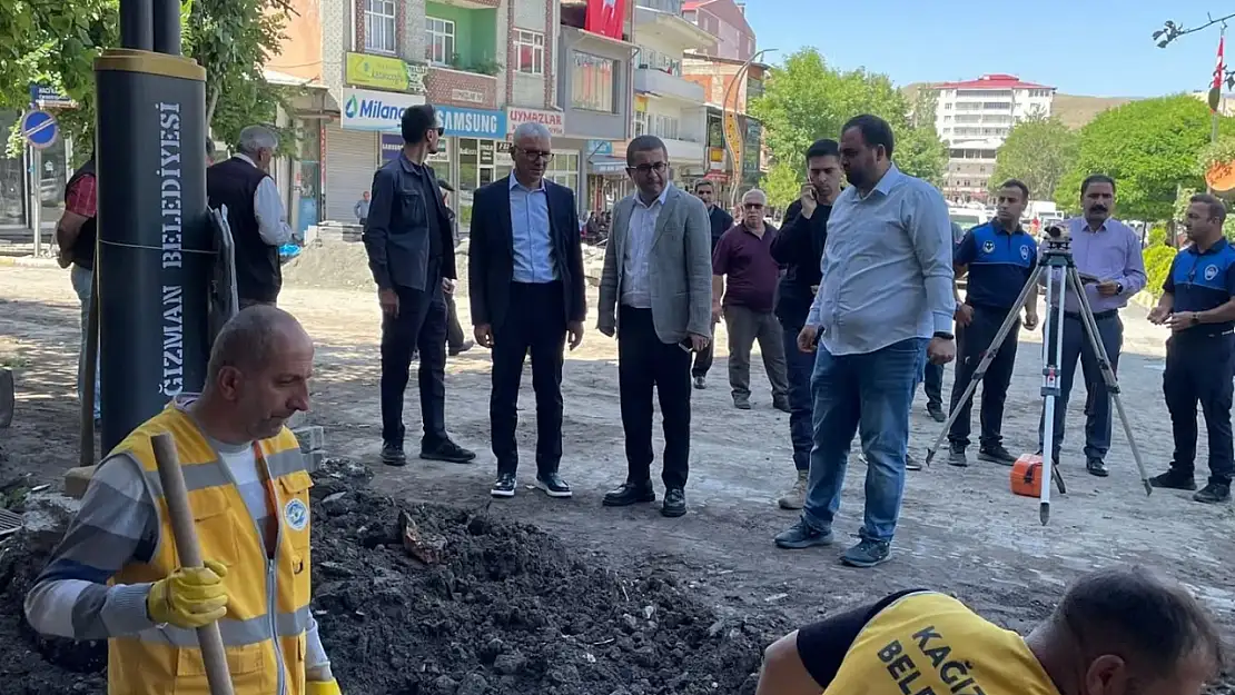 Kağızman'da Meydan Kaldırımları Yenileniyor, Sulama Kanalları Modernize Ediliyor