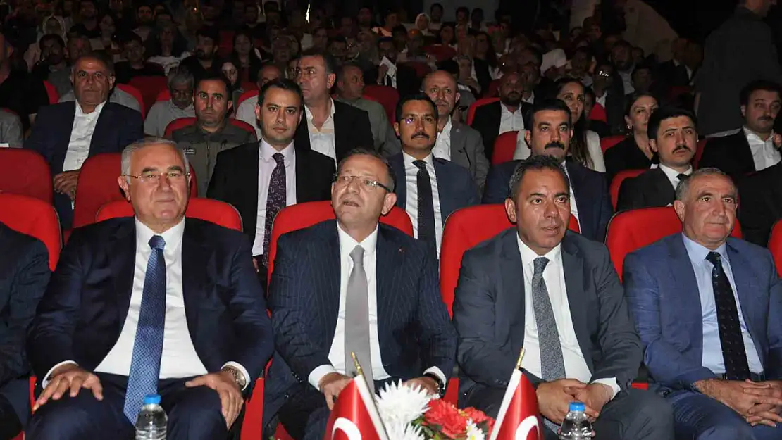 Kamu Başdenetçisi Akarca, Kars'ta vatandaşlarla buluşarak sorunları dinledi ve çözümler sundu