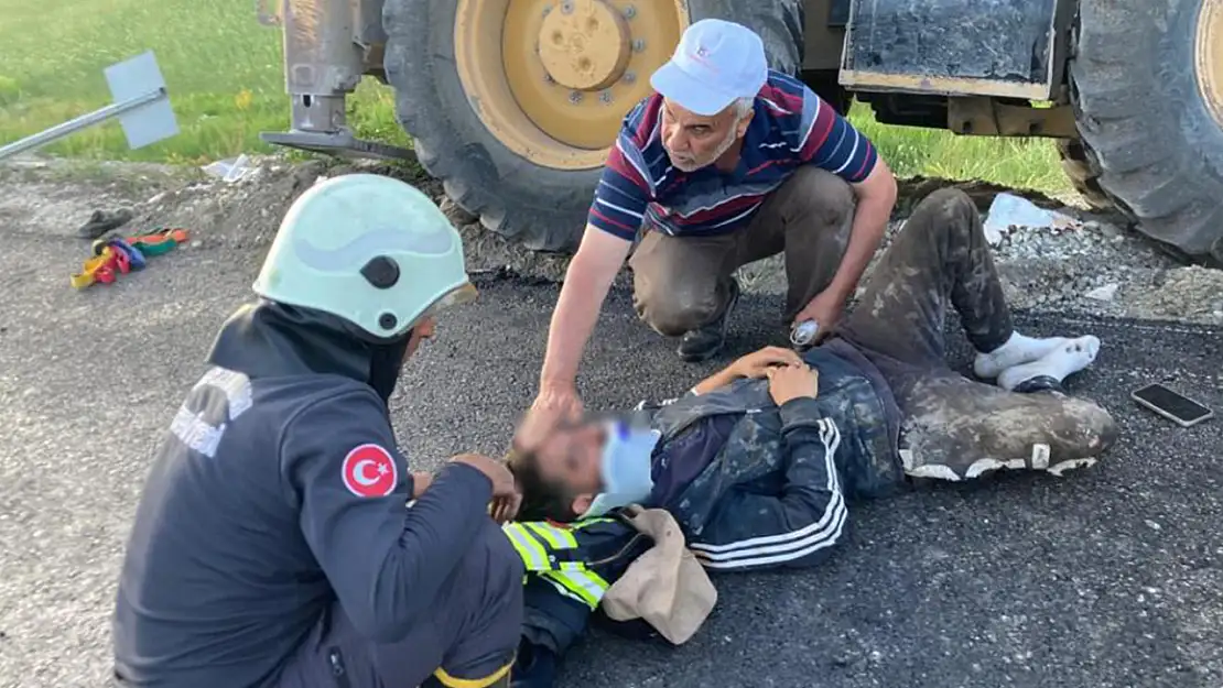 Kamyonun çarptığı iş makinesi, yemek yiyen işçilerin arasına daldı: 5 yaralı