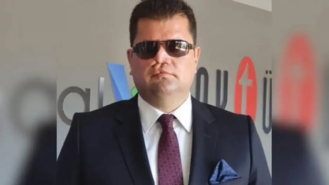 Kanal V televizyonunun sahibi Mehmet Okan Kaya Yüzüne Ne Oldu, Yüzü Neden Öyle?