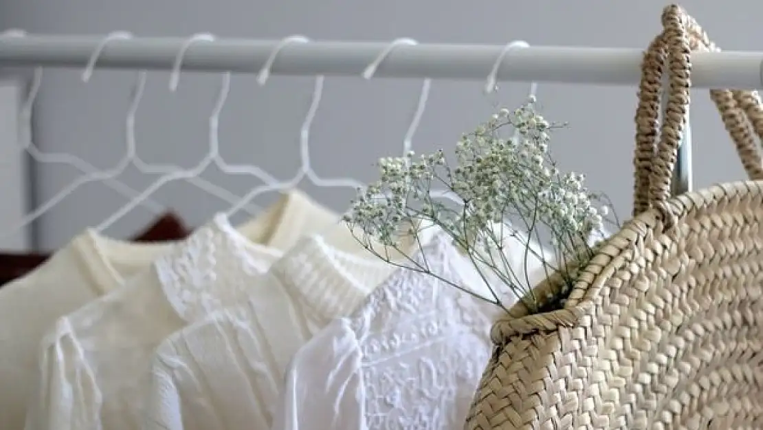 Kapsül Gardırop Nedir? Minimalist Moda Akımının Temel Taşı!