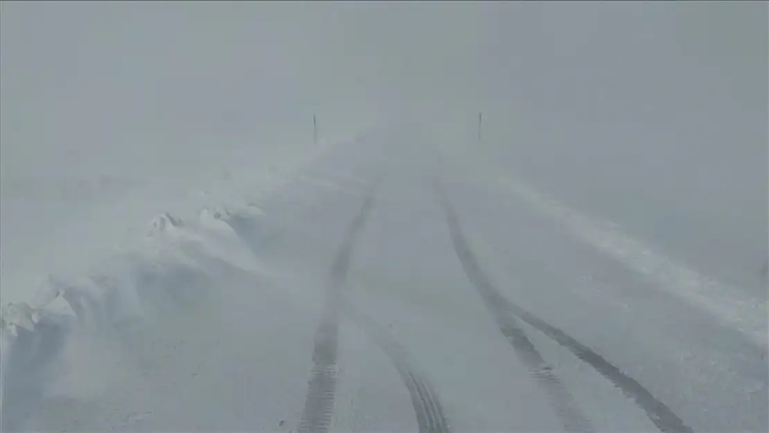 Kar yağışı Kağızman Ağrı kara yolunu trafiğe kapadı