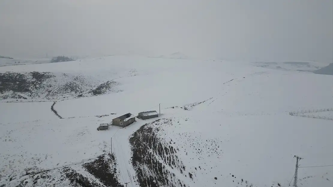 Karla kaplanan Ağrı havadan görüntülendi