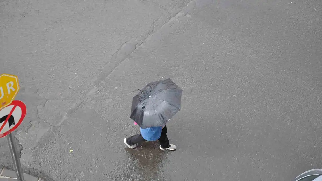 Kars'a sağanak yağmur ve dolu uyarısı: Ani sel ve su baskınlarına dikkat!