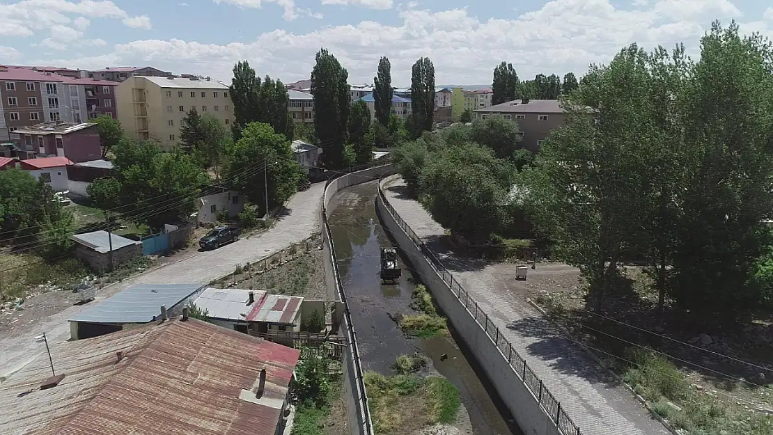 Kars Çayı, Bülbül ve Bayrampaşa Derelerinde Temizlik Çalışmaları Başladı