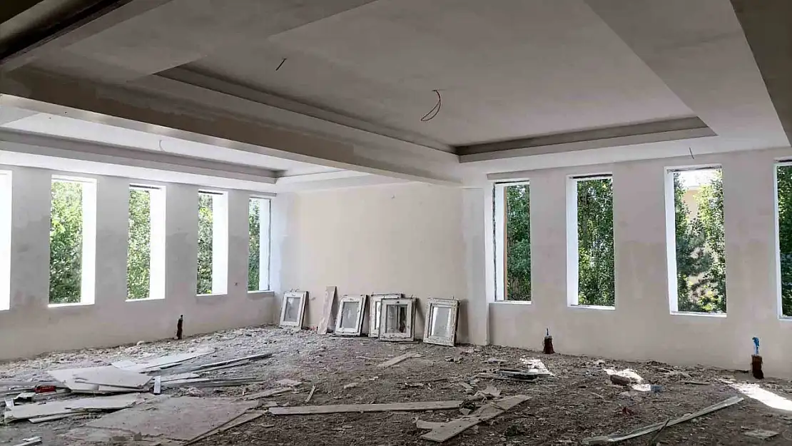 Kars İl Halk Kütüphanesi'ndeki Restorasyon Çalışmaları Nihayet Sonuçlanıyor
