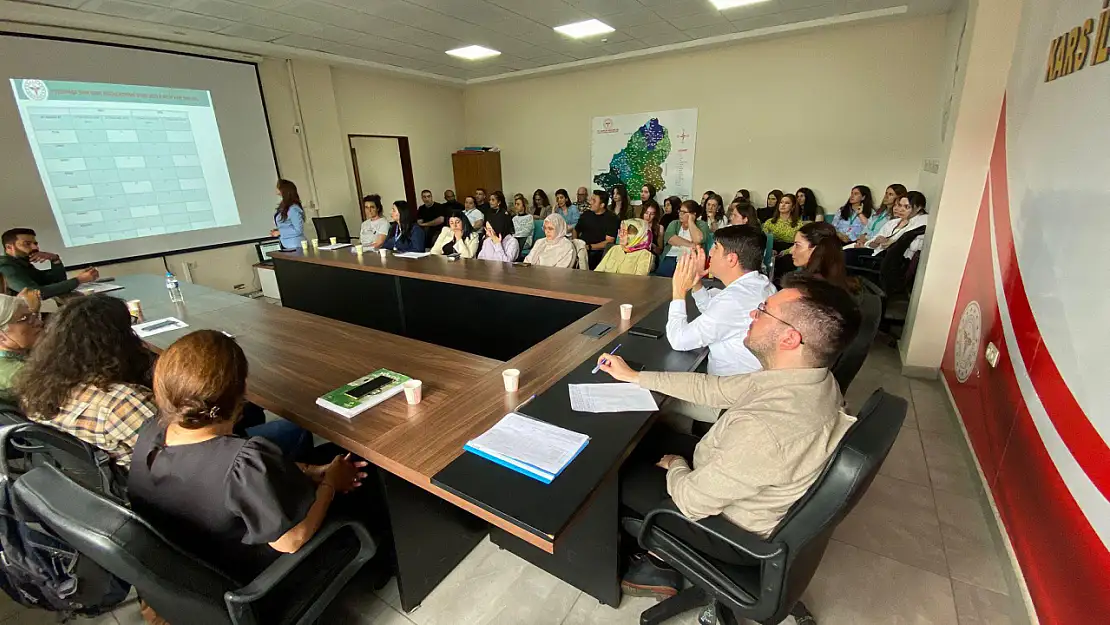 Kars İl Sağlık Müdürü Dr. Mücahit Aydın'dan Toplum Sağlığı Merkezine Ziyaret
