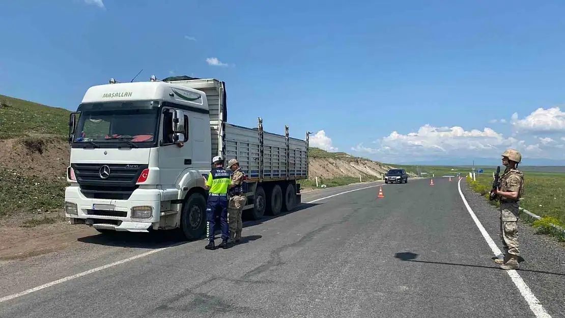 Kars'ta 32 Ekip ve 98 Jandarma ile Geniş Kapsamlı Uygulama Gerçekleştirildi