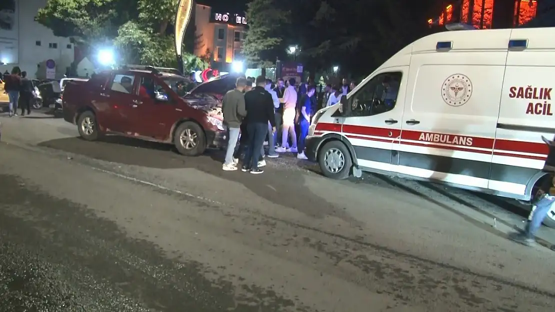 Kars'ta 4 Araçlı Zincirleme Kaza: Dört Kişi Yaralandı