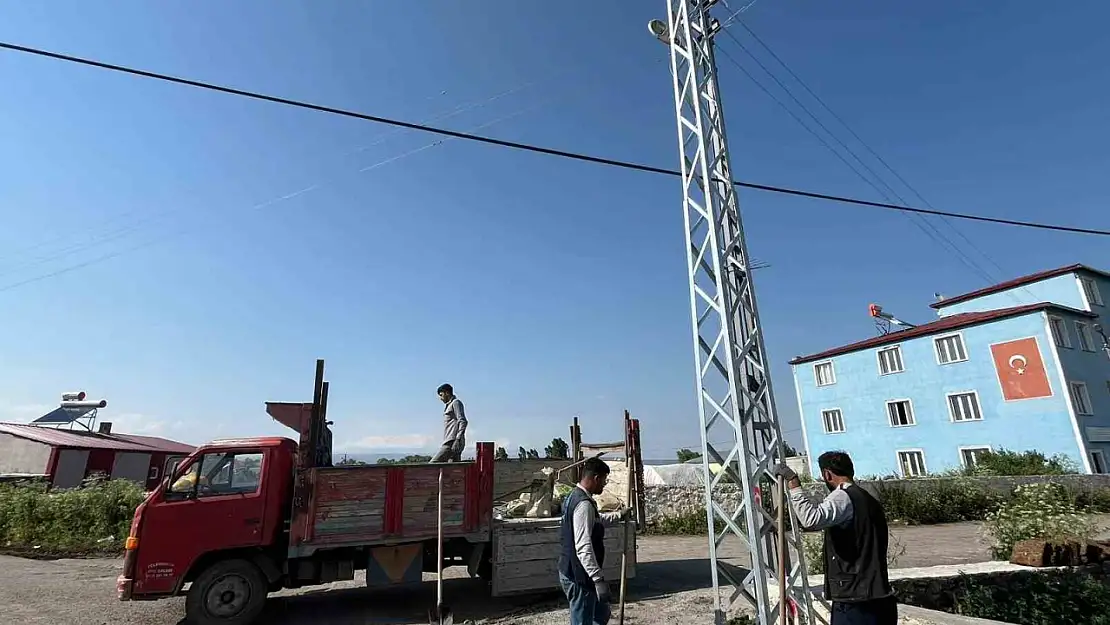 Kars'ta ARAS Elektrik, Köylerdeki Eski Elektrik Direklerini Modernleştiriyor