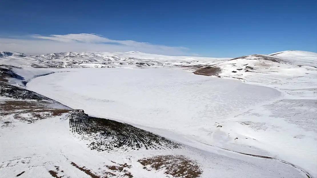 Kars'ta Aygır Gölü kar ve buzla kaplandı