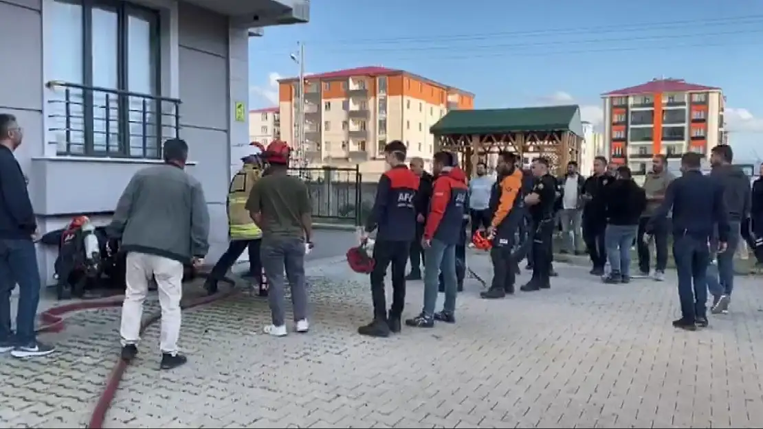 Kars'ta Bir Bina Patladı, Yangın Çıktı!