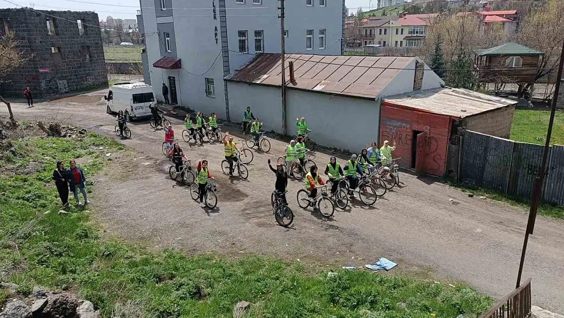 Kars'ta Bisiklet Severler Sağlıklı Yaşam İçin Pedal Bastı