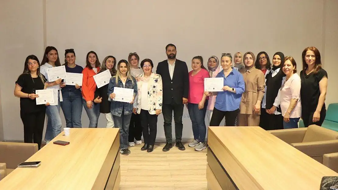 Kars'ta Ebeler için Normal Doğum Eğitimi Devam Ediyor