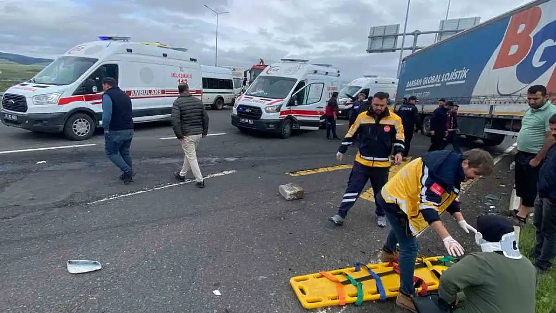 Kars'ta Feci Trafik Kazası: 4 Yaralıdan 2'sinin Durumu Kritik