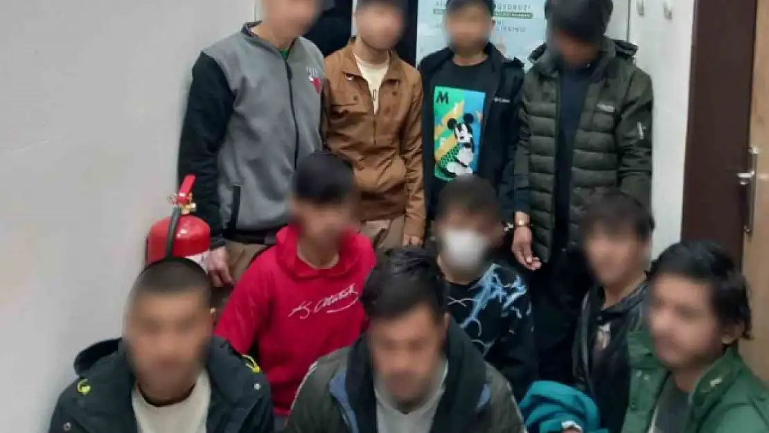 Kars'ta göçmen kaçakçılığı denetimlerinde 287 kişi sorgulandı, 24 Afgan geri gönderildi
