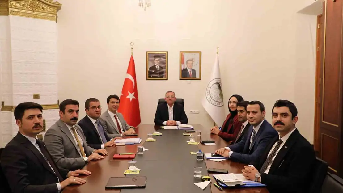 Kars'ta Kaymakamlar Toplantısı Düzenlendi: Yerel Yönetimde Yeni Hedefler Belirlendi