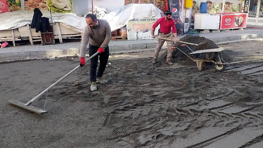 Kars'ta köy içi yollar kilit parke taşla döşeniyor, çalışmalar devam ediyor!