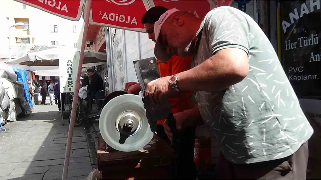 Kars'ta Kurban Bayramı Hazırlıkları: Bıçaklar Keskinleşiyor!