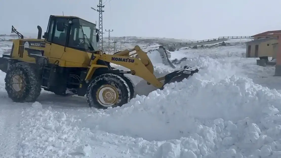 Kars'ta mahsur kalan hastaya özel idare ve sağlık ekipleri yetişti