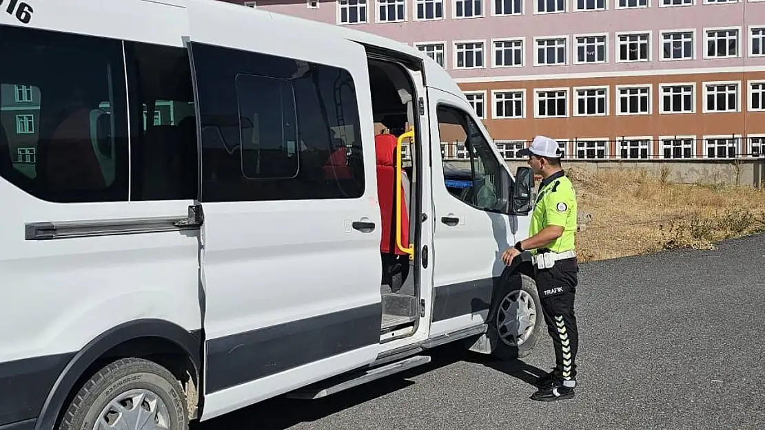 Kars'ta Okul Servisleri Denetimleri Devam Ediyor