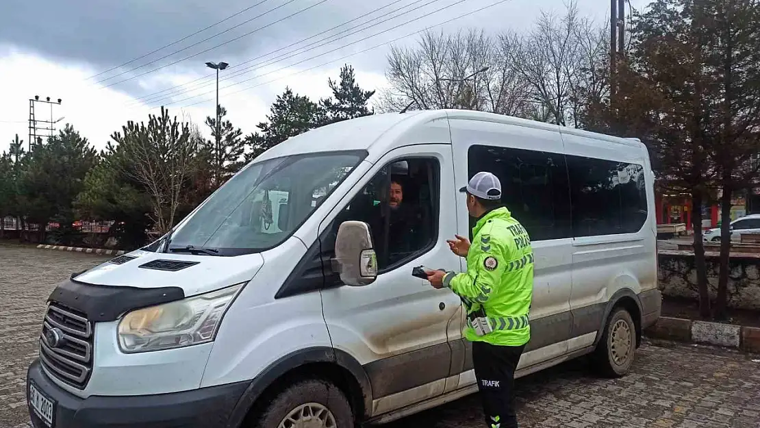 Kars'ta okul servislerine denetimler sıkılaştırıldı, güvenlik artırıldı!
