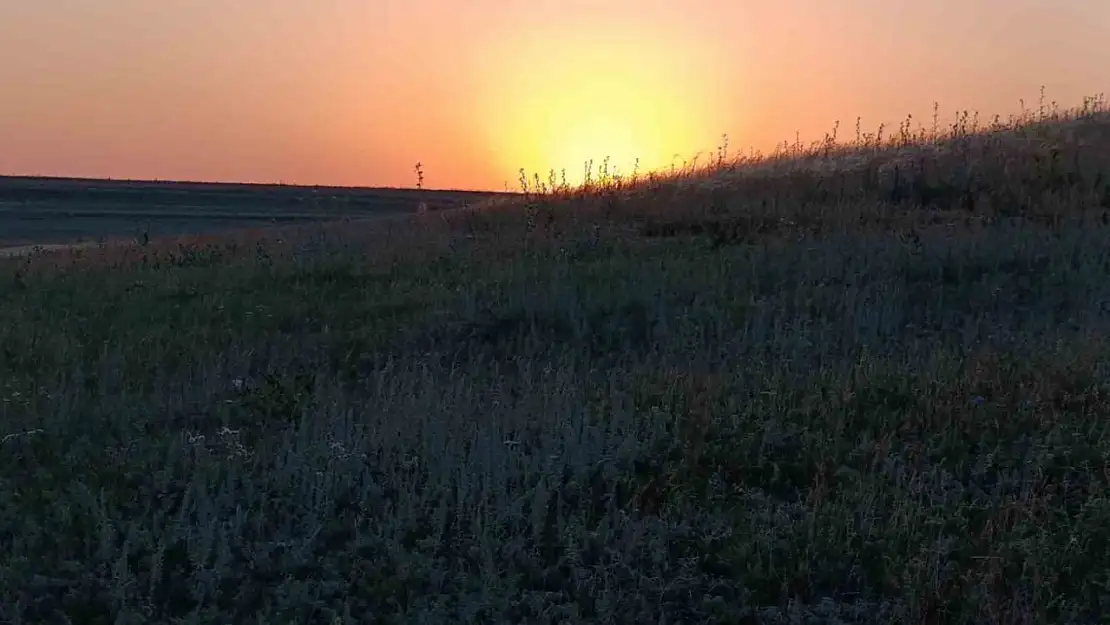 Kars'ta sabah güneşi kartpostal gibi doğa harikası renk cümbüşü göz alıyor!