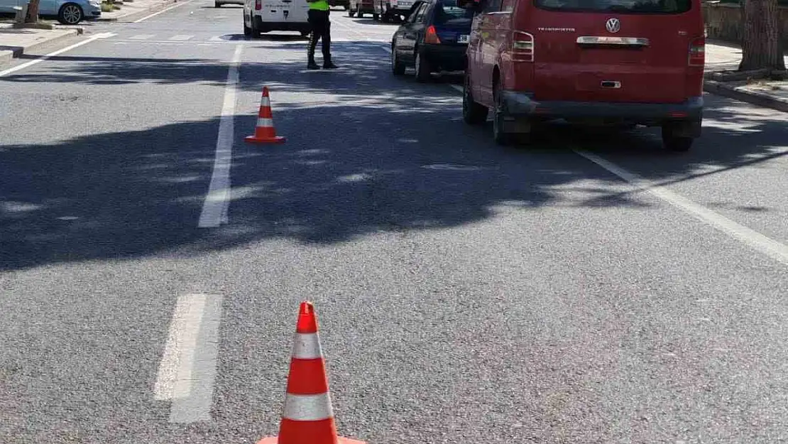 Kars'ta Trafik Denetimleri: Güvenlik İçin Emniyet Kemeri ve Hız Kontrolü Sağlanıyor!