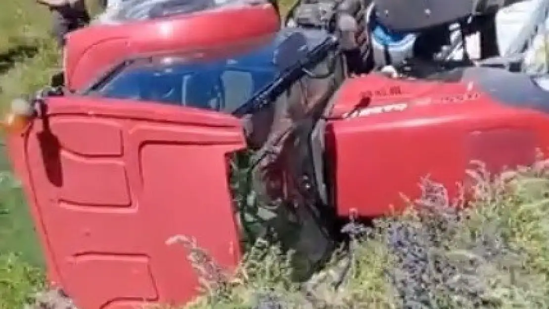 Kars'ta Traktör Şarampole Devrildi, Şans Eseri Yaralanma Olmadı