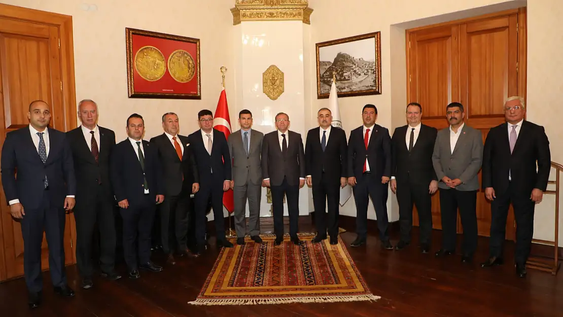 Kars'ta Türkiye-Azerbaycan Ekonomik Forumu: İş Birliği Fırsatları Değerlendirildi