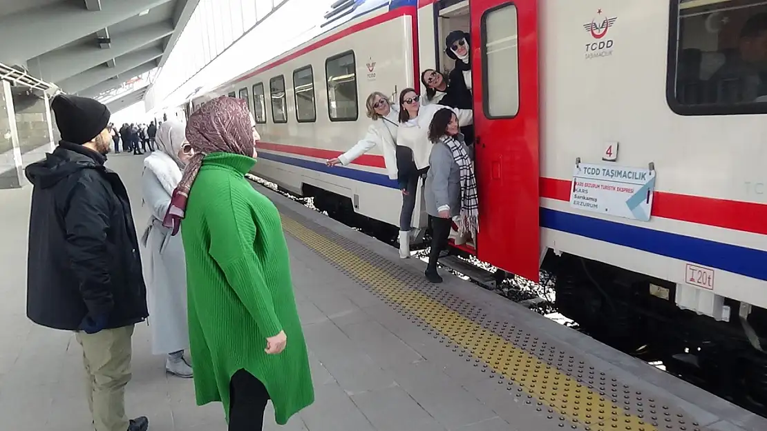 Kars'tan Erzurum'a masalsı tren yolculuğuna yoğun ilgi