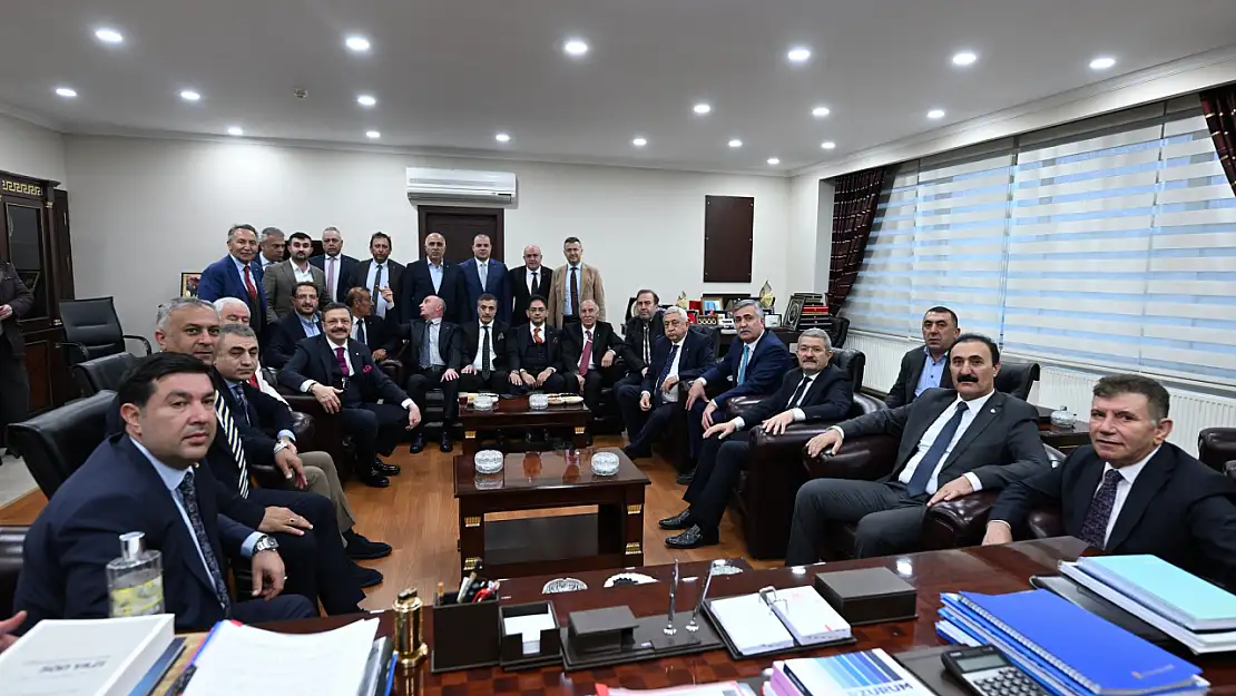 Kars TSO Başkanı Kadir Bozan, Palandöken Ekonomi Forumu'nda Türkiye'nin Yatırım Ufku'nu Değerlendirdi