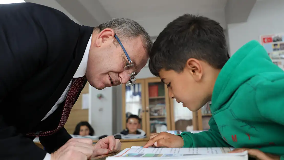 Kars Valisi Ziya Polat, Çerme Köyü Şehit Tahsin Yıldırım İlkokulunu Ziyaret Etti