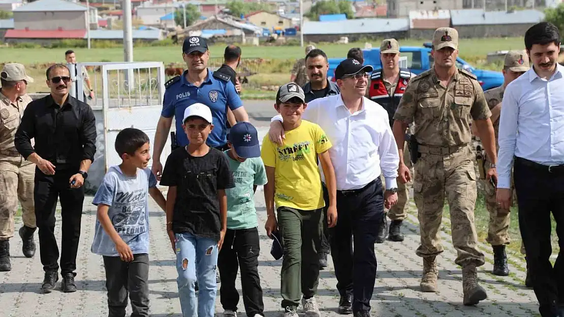 Kars Valisi Ziya Polat, Digor'da İhtiyaçlarını Giderdi