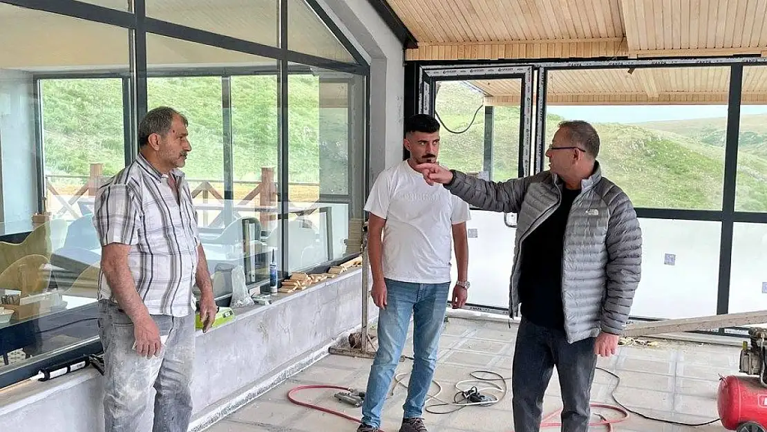 Kars Valisi Ziya Polat, Susuz Şelalesi'nde Yapımı Süren Kış Bahçesini İnceledi