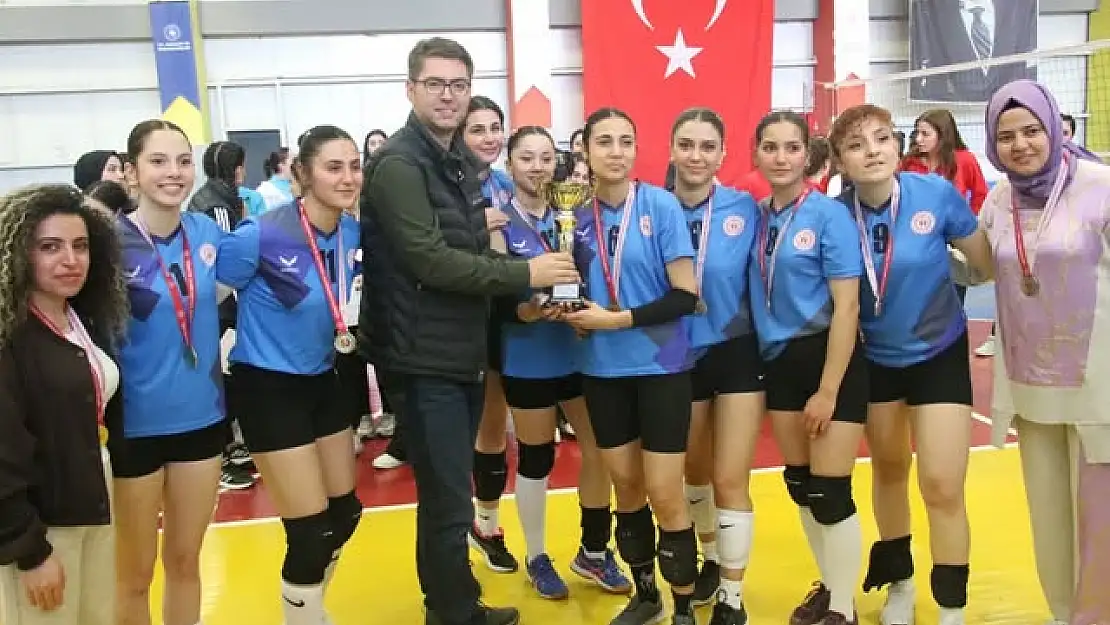Kars Voleybol Takımından Van'da Büyük Başarı