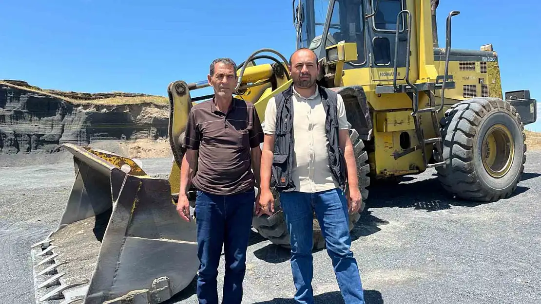 Kayaköprü Köyü'nde yol çalışmaları hız kazandı, Kaymakam Demirtaş vatandaşlarla bir araya geldi
