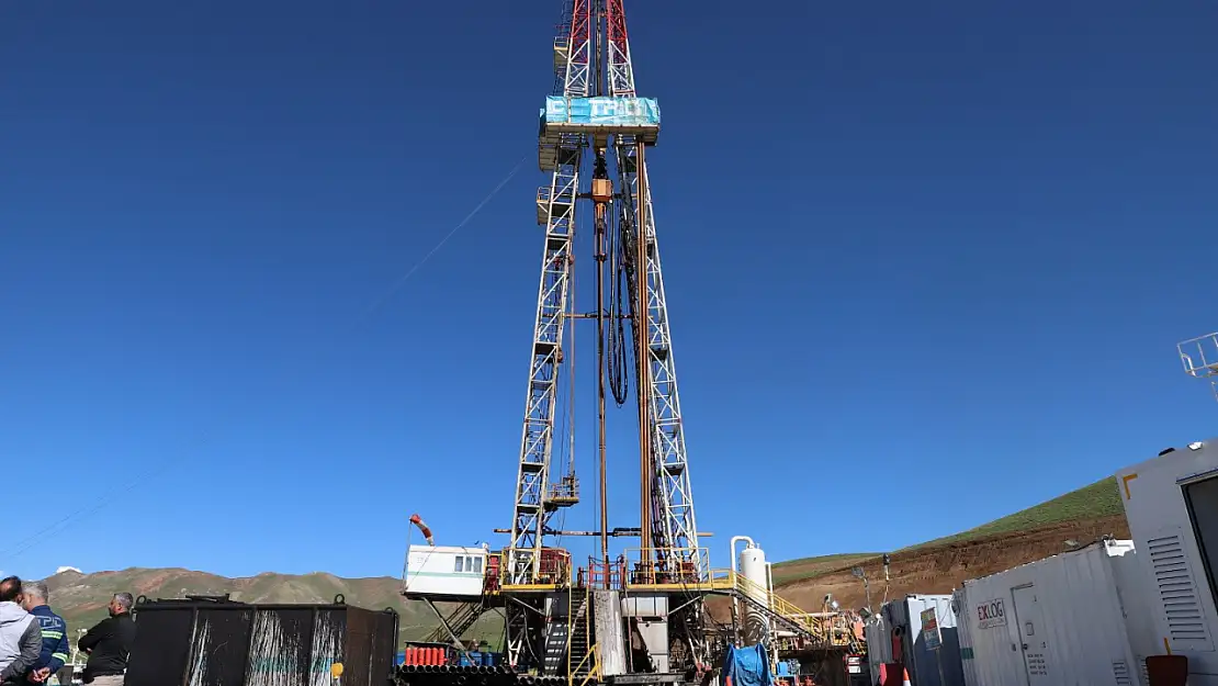 Kaymakam Aydoğan'dan Beşparmak Mahallesi'nde Petrol Arama Sahasına Ziyaret