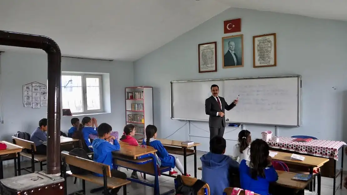 Kaymakam Demirtaş, köy okullarını ziyaret ederek öğretmen ve öğrencilerle buluştu!