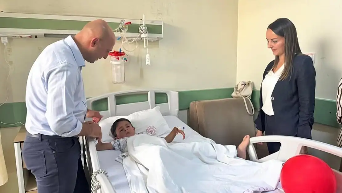 Kaymakam Ekinci'den miniklere geçmiş olsun ziyareti