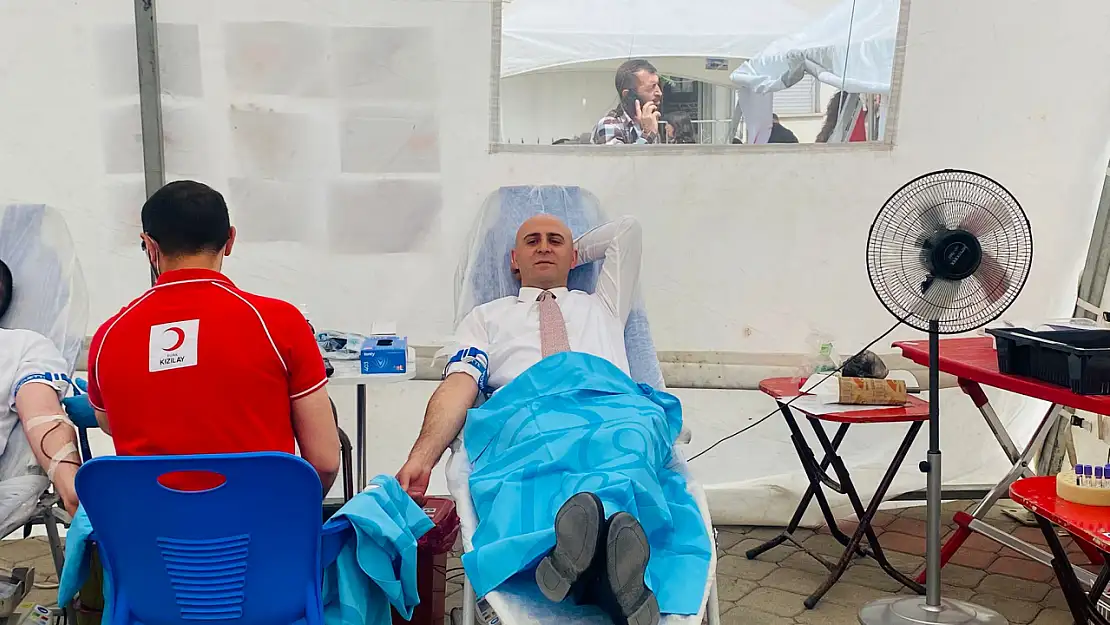Kaymakam Ekinci gönüllü kan bağışında bulundu