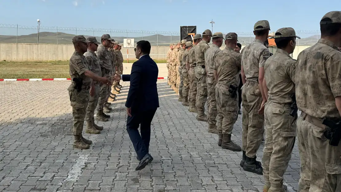 Kaymakam Rahmi Bulut'tan Jandarma Karakoluna Bayram Ziyareti