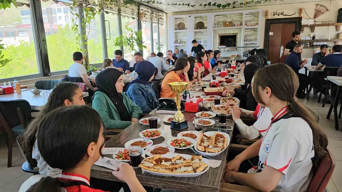 Kız Voleybol Takımından Gururlandıran Başarı