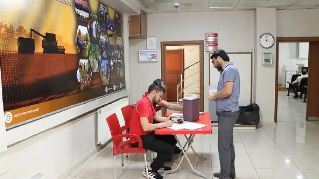 Kızılay'dan mobil hizmet: Ağrı Tarım ve Orman İl Müdürlüğü kamu çalışanları kan verdi
