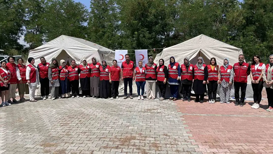 Kızılay Gönüllü Kadınları, Merhamet Çınarları ile Malazgirt'e Uzanıyor
