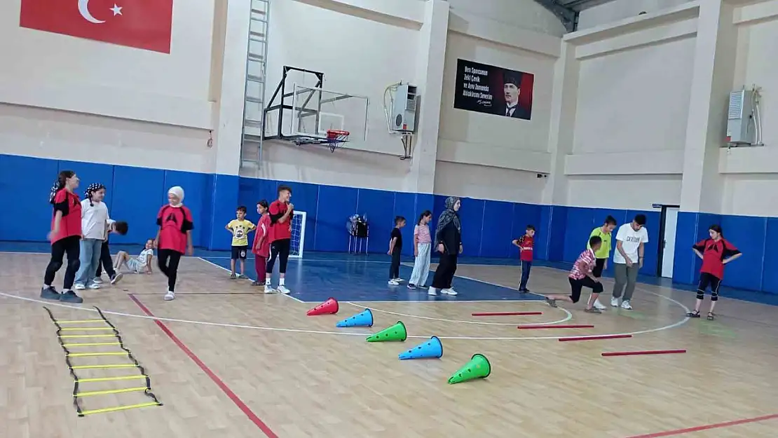 Korkut'ta Kort Tenisi Antrenmanları: Gençler için Güçlü ve Özgüvenli Bir Gelecek!