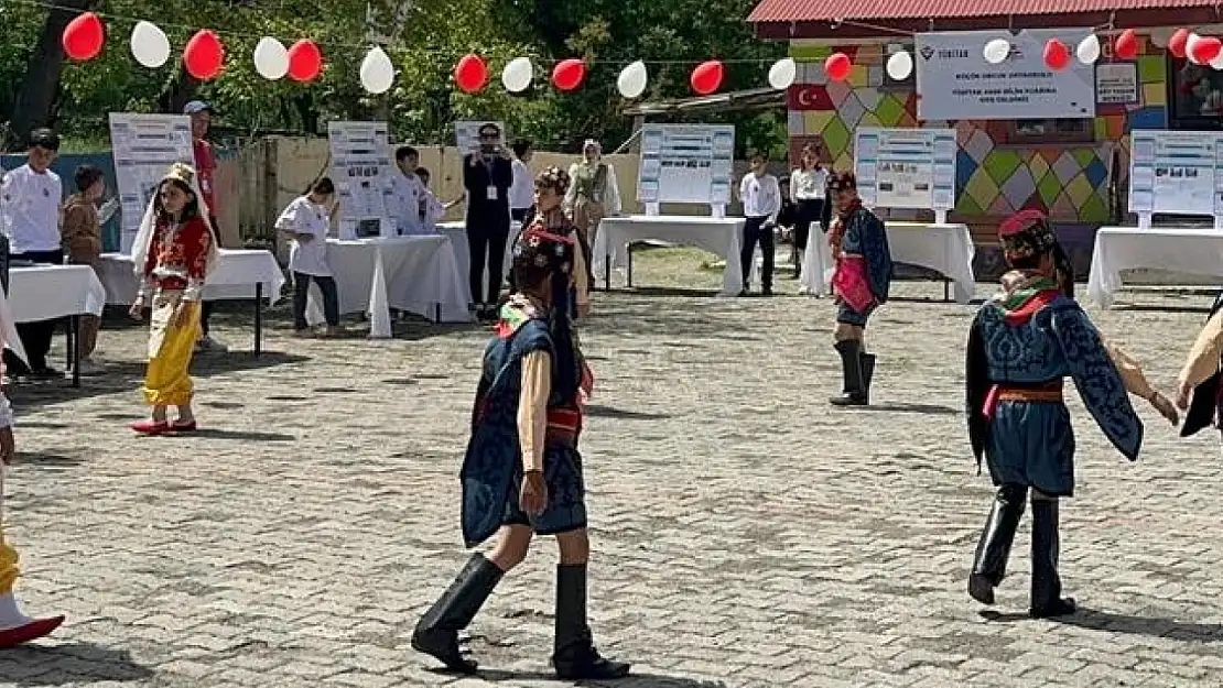 Küçük Orcuk Ortaokulu'nda 4006 TÜBİTAK Bilim Fuarı Yoğun İlgi Gördü