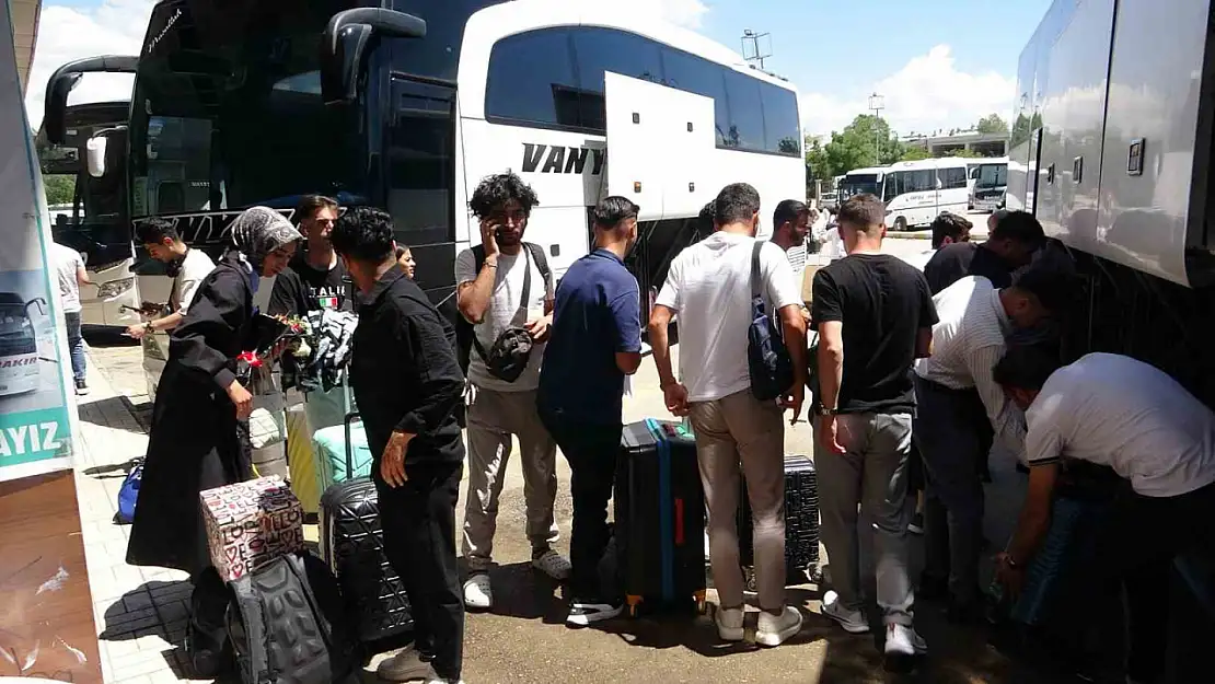 Kurban Bayramı'nda Van Otogarı'nda yoğunluk: Şehir dışı tatili başladı!