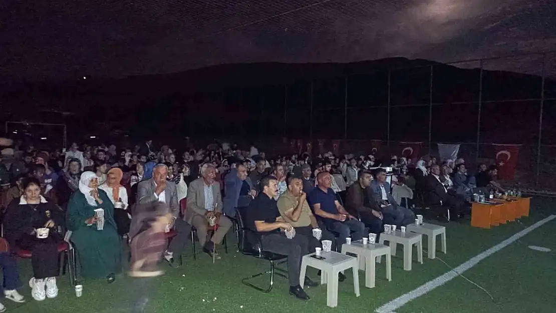 Kuşburnu Köyü yıldızlar altında film keyfi yaşadı